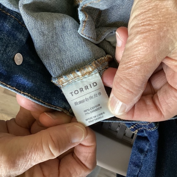 Torrid Women’s Denim Distressed Jean Jacket.  Size 2 (18/20) - Picture 7 of 7